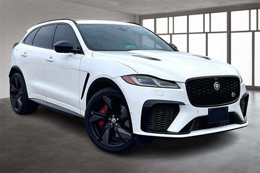 Used 2024 Jaguar F-PACE SVR image 11