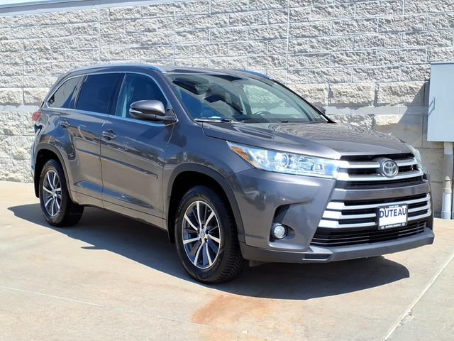Used 2017 Toyota Highlander XLE w/ Protection Package #3 AWD/4WD image 3