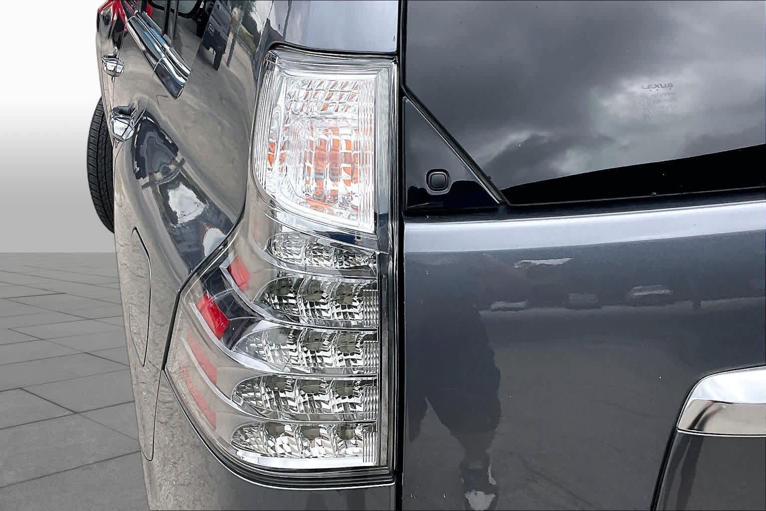 Used 2021 Lexus GX 460 Premium w/ Premium Package AWD/4WD image 28
