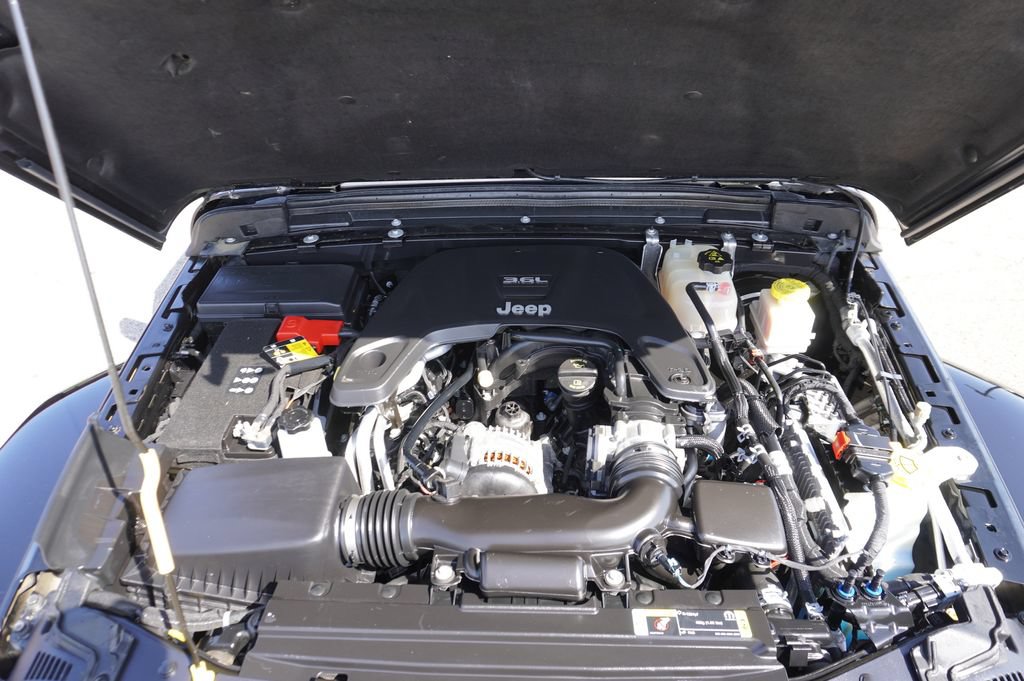 Used 2021 Jeep Gladiator Sport AWD/4WD image 32