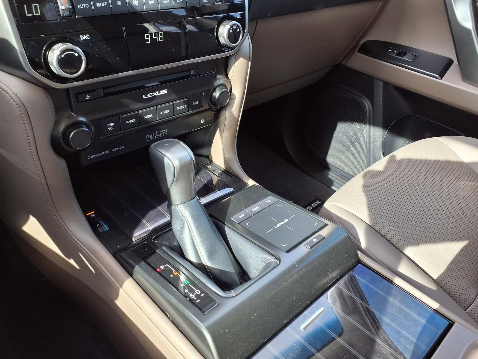 Used 2022 Lexus GX 460 Premium w/ Accessory Package image 27