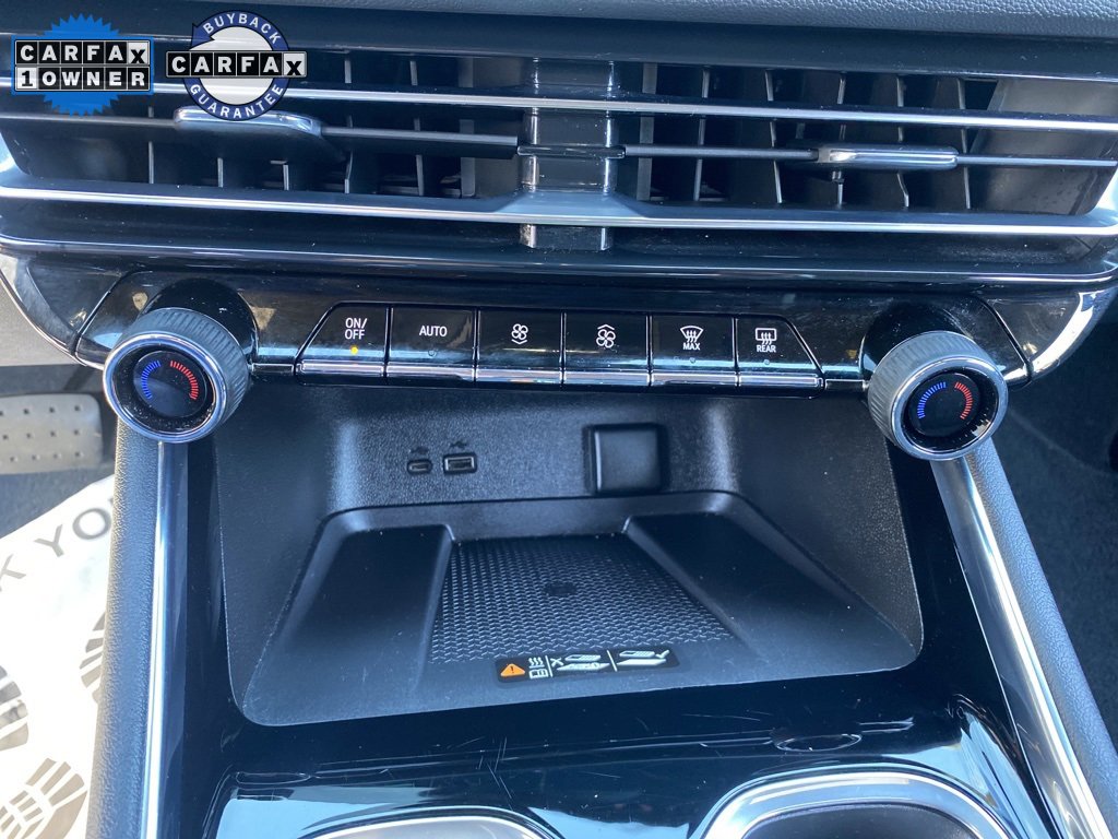 Used 2025 Chevrolet Traverse LT image 40