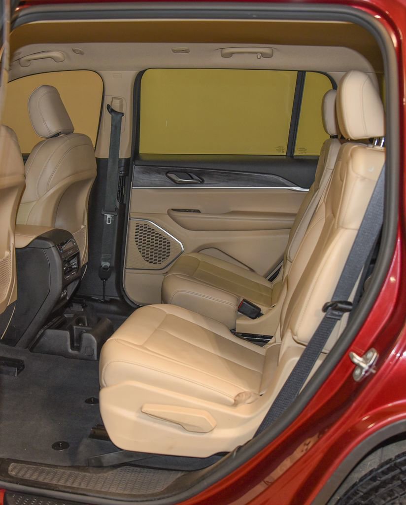 Used 2022 Jeep Grand Cherokee L Limited image 4