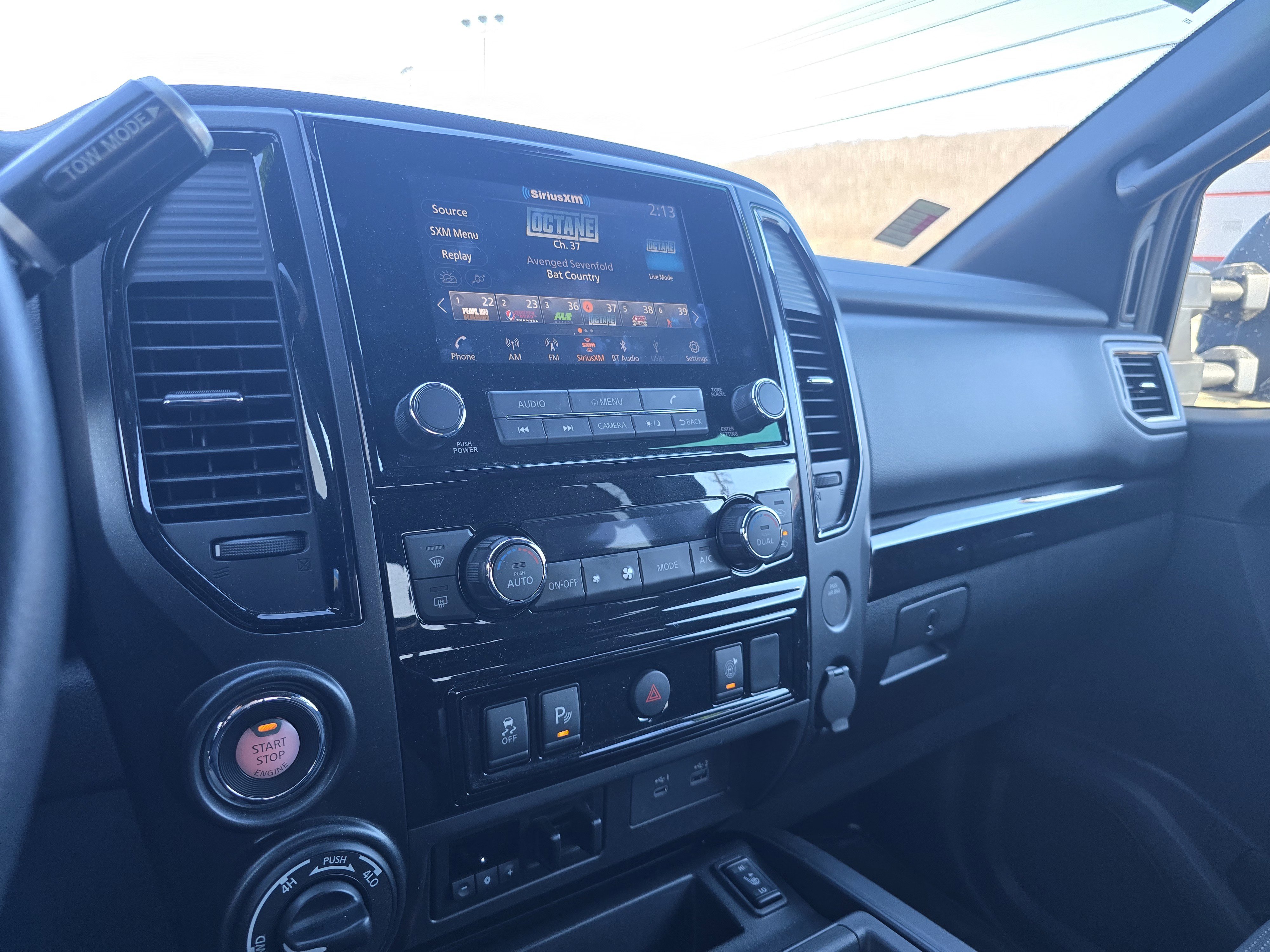 Used 2024 Nissan Titan SV w/ SV Convenience Package image 26