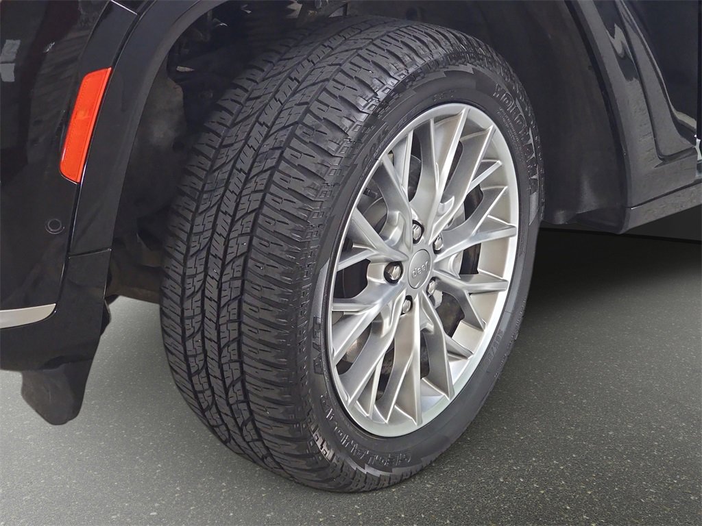 Used 2023 Jeep Grand Cherokee L Summit w/ Advanced Protech Group IV image 35