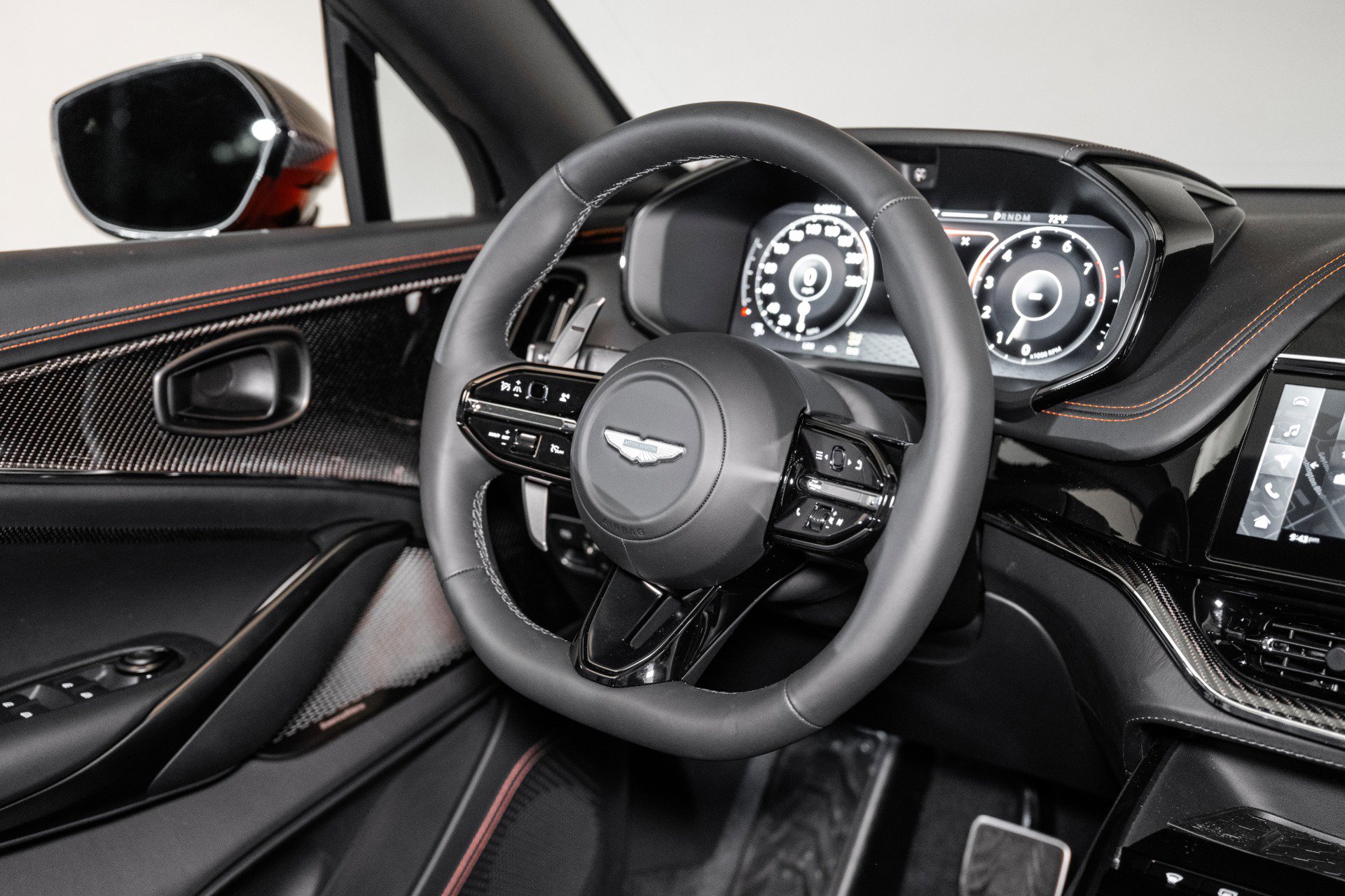 Used 2025 Aston Martin DBX 707 image 27