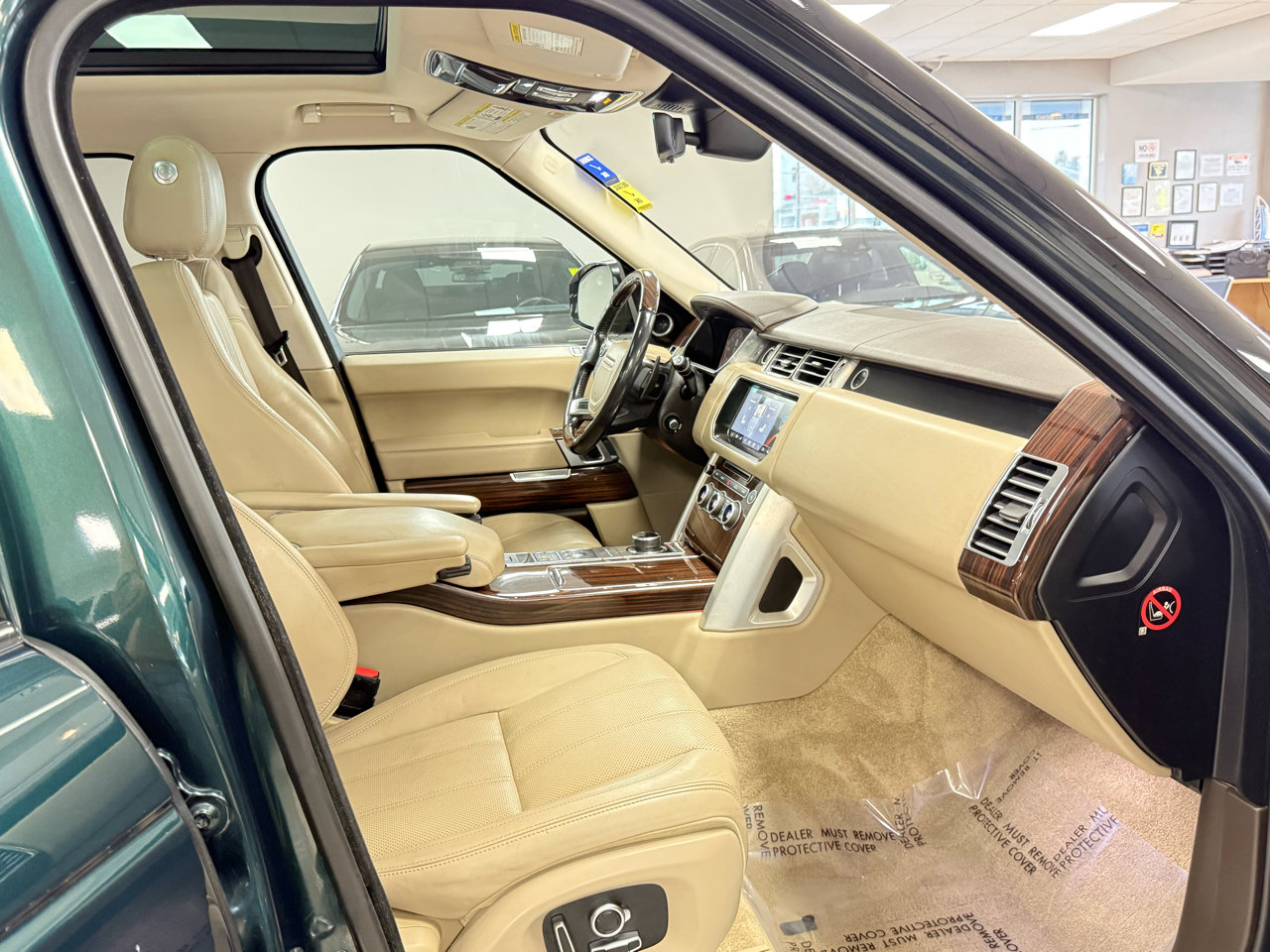 Used 2017 Land Rover Range Rover HSE image 23