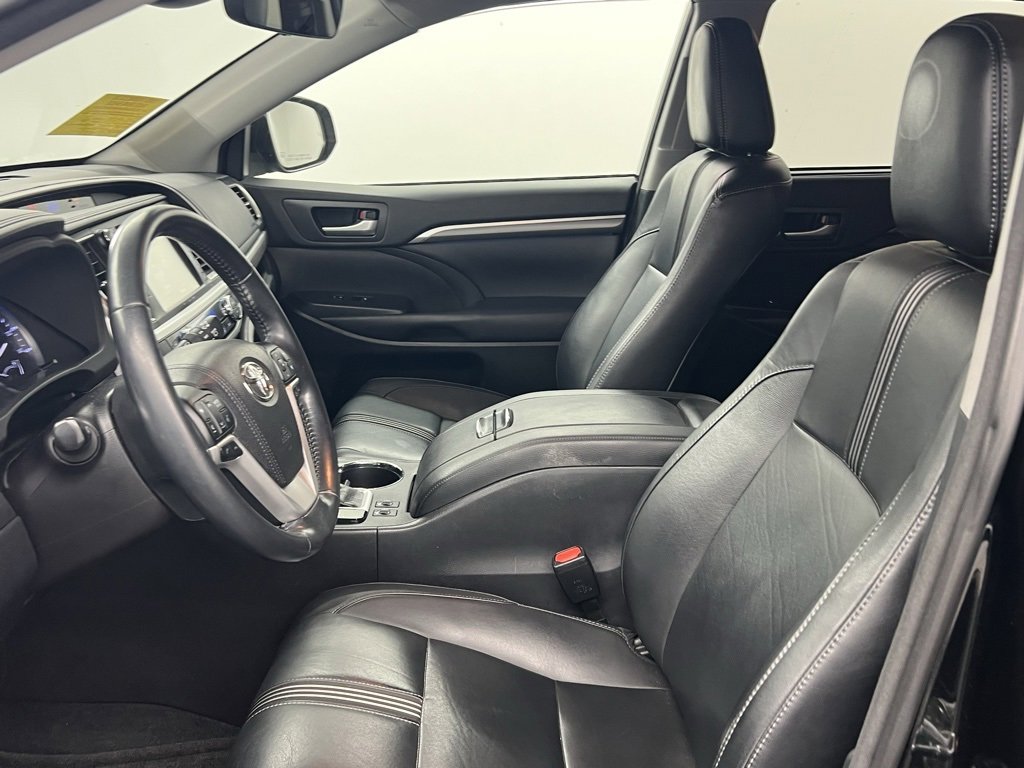 Used 2018 Toyota Highlander SE image 8