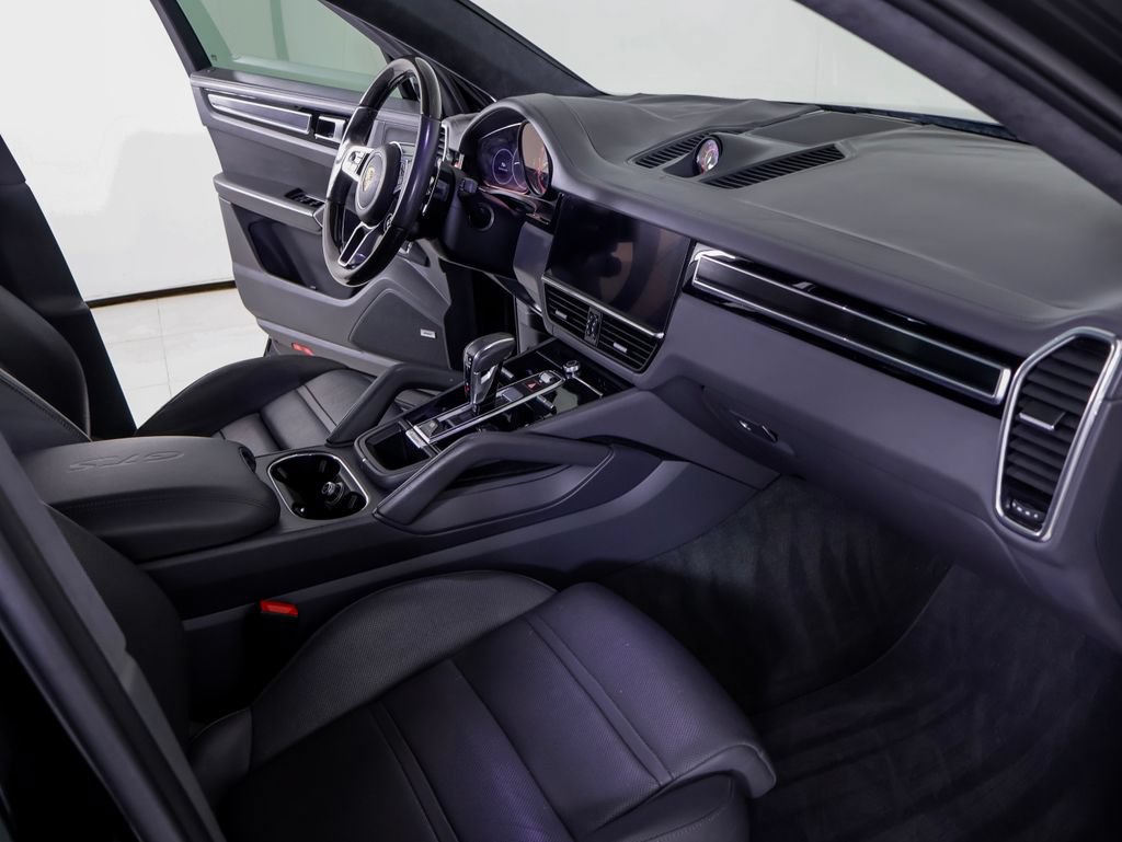 Certified 2023 Porsche Cayenne GTS w/ Premium Package Plus AWD/4WD image 8