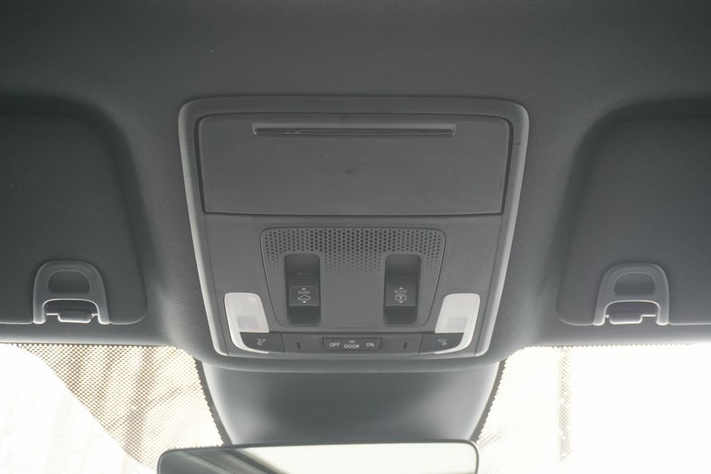 Used 2025 Honda Pilot Black Edition image 27