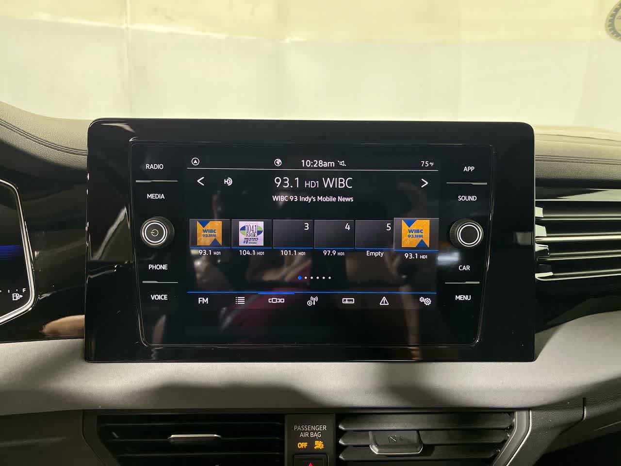 Used 2025 Volkswagen Jetta SE FWD image 18