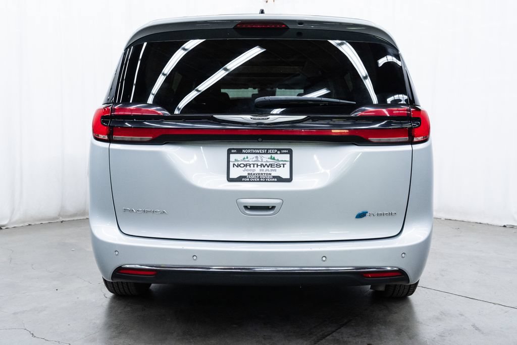 Used 2023 Chrysler Pacifica Limited FWD image 5