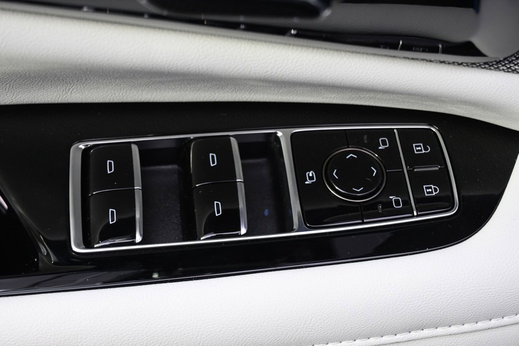 New 2025 Cadillac Optiq Luxury 1 w/ LPO, Floor Liner Package image 23