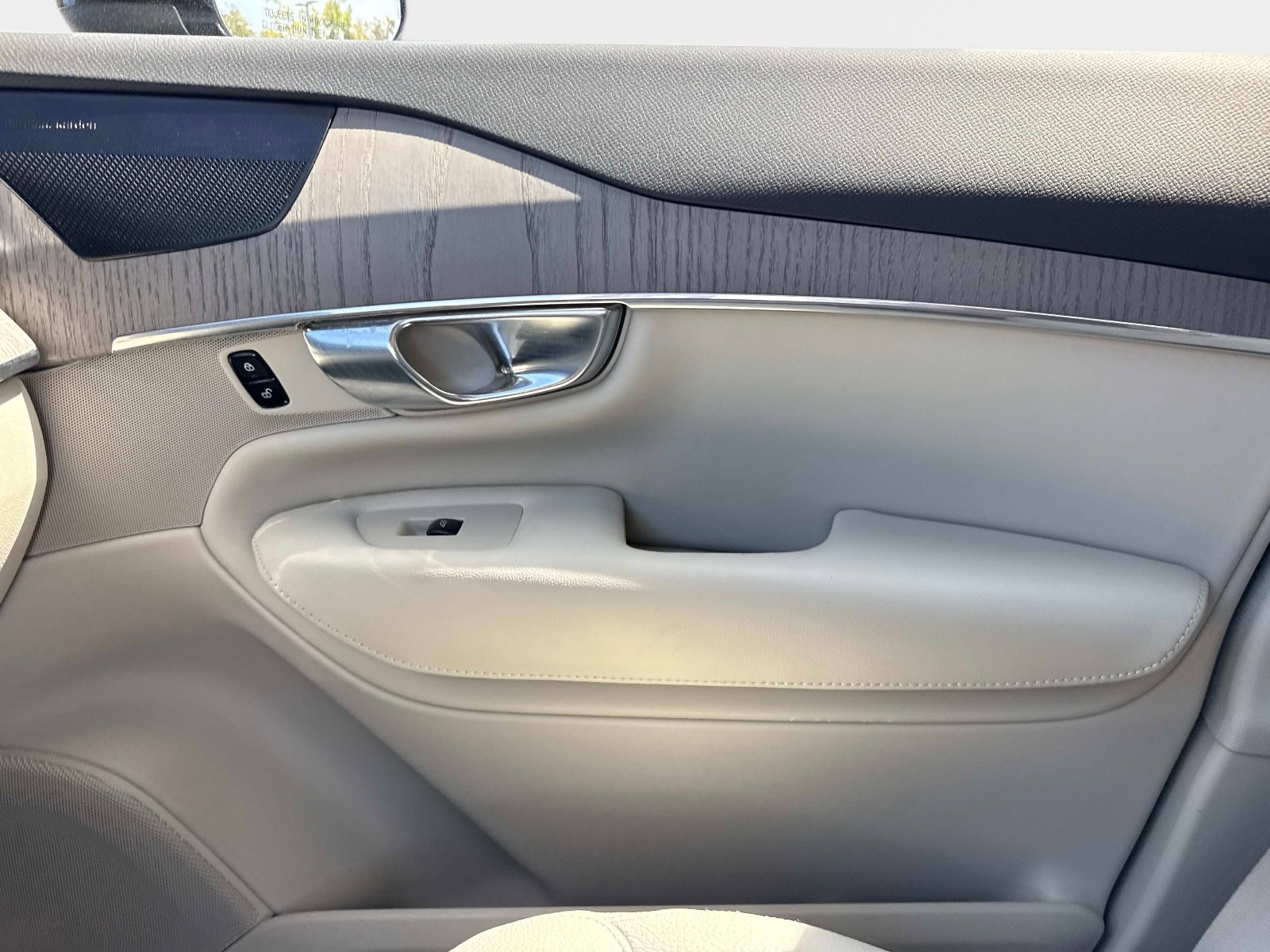 Certified 2025 Volvo XC90 T8 Plus w/ Protection Package Premier image 25