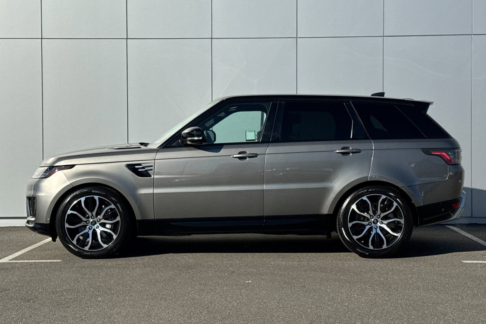 Used 2019 Land Rover Range Rover Sport HSE image 2