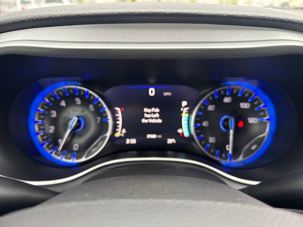 Used 2024 Chrysler Pacifica Touring FWD image 18