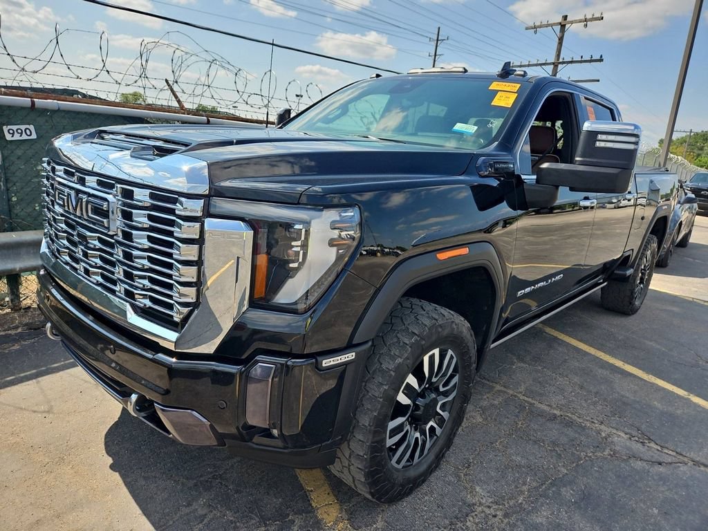 Used 2024 GMC Sierra 2500 Denali Ultimate AWD/4WD image 2