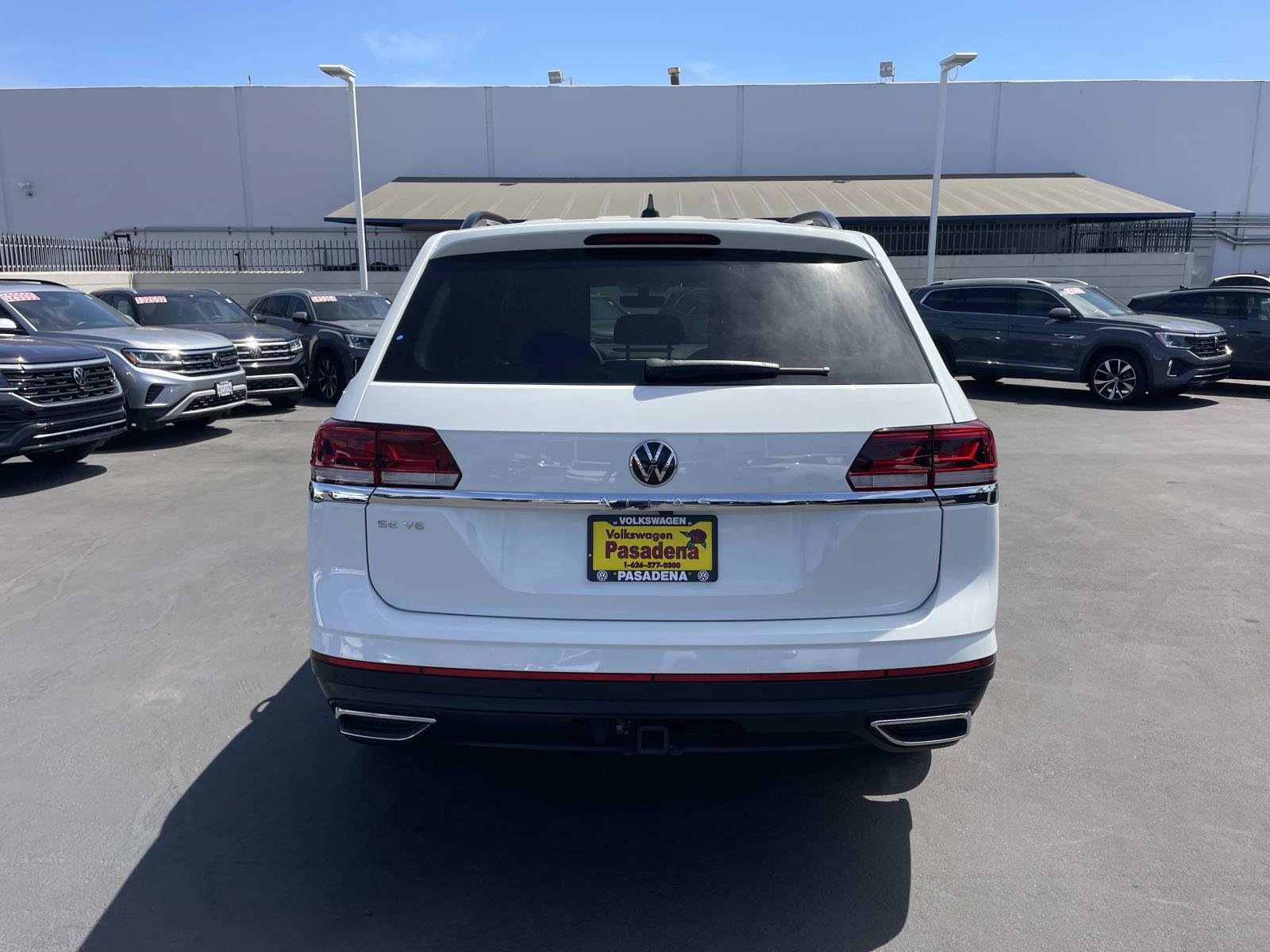 Certified 2023 Volkswagen Atlas SE w/ Black Wheel Package FWD image 4
