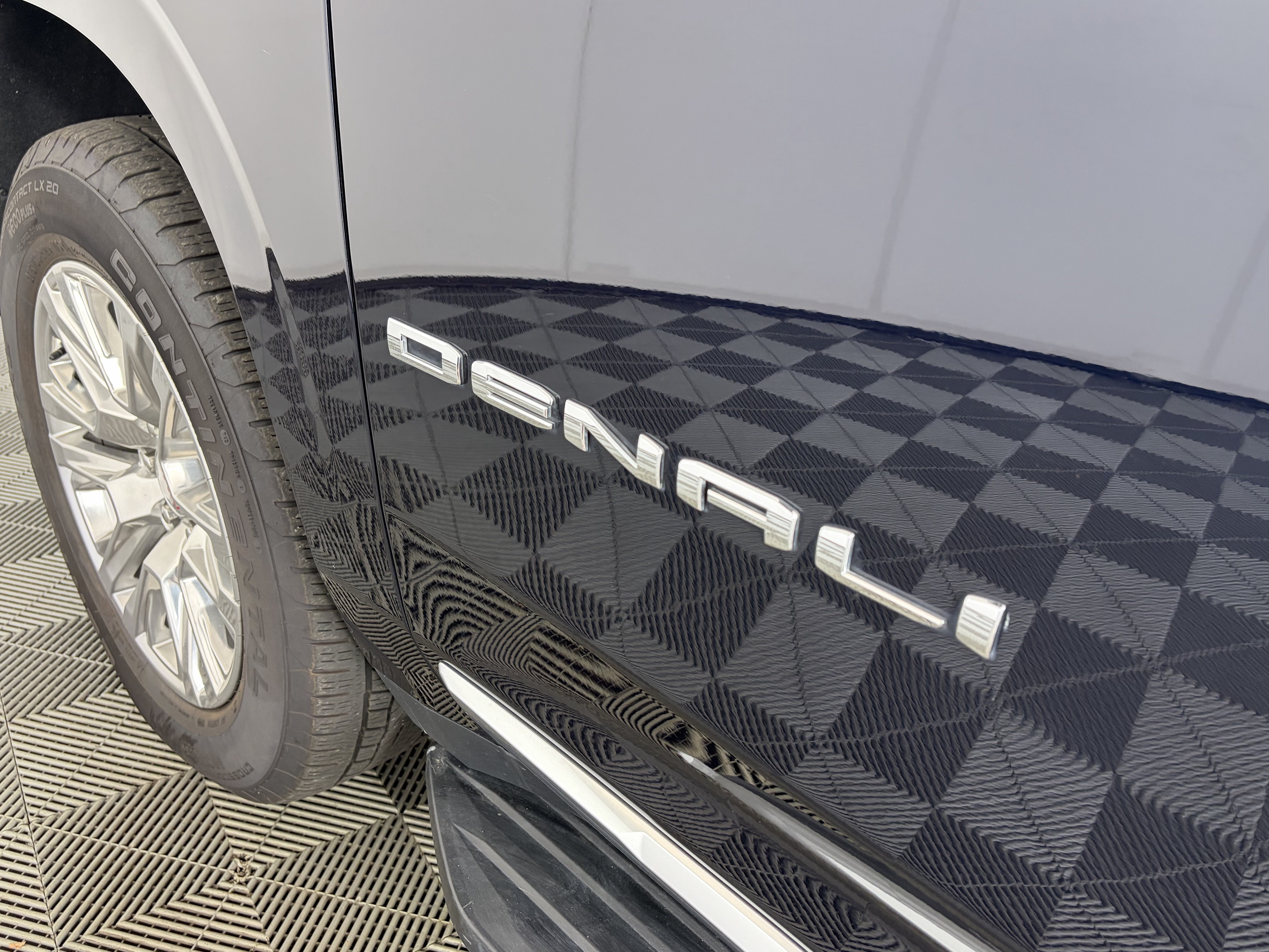 Used 2023 GMC Yukon Denali AWD/4WD image 18