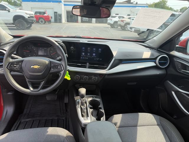 Used 2024 Chevrolet Trax LS w/ LS Convenience Package FWD image 12