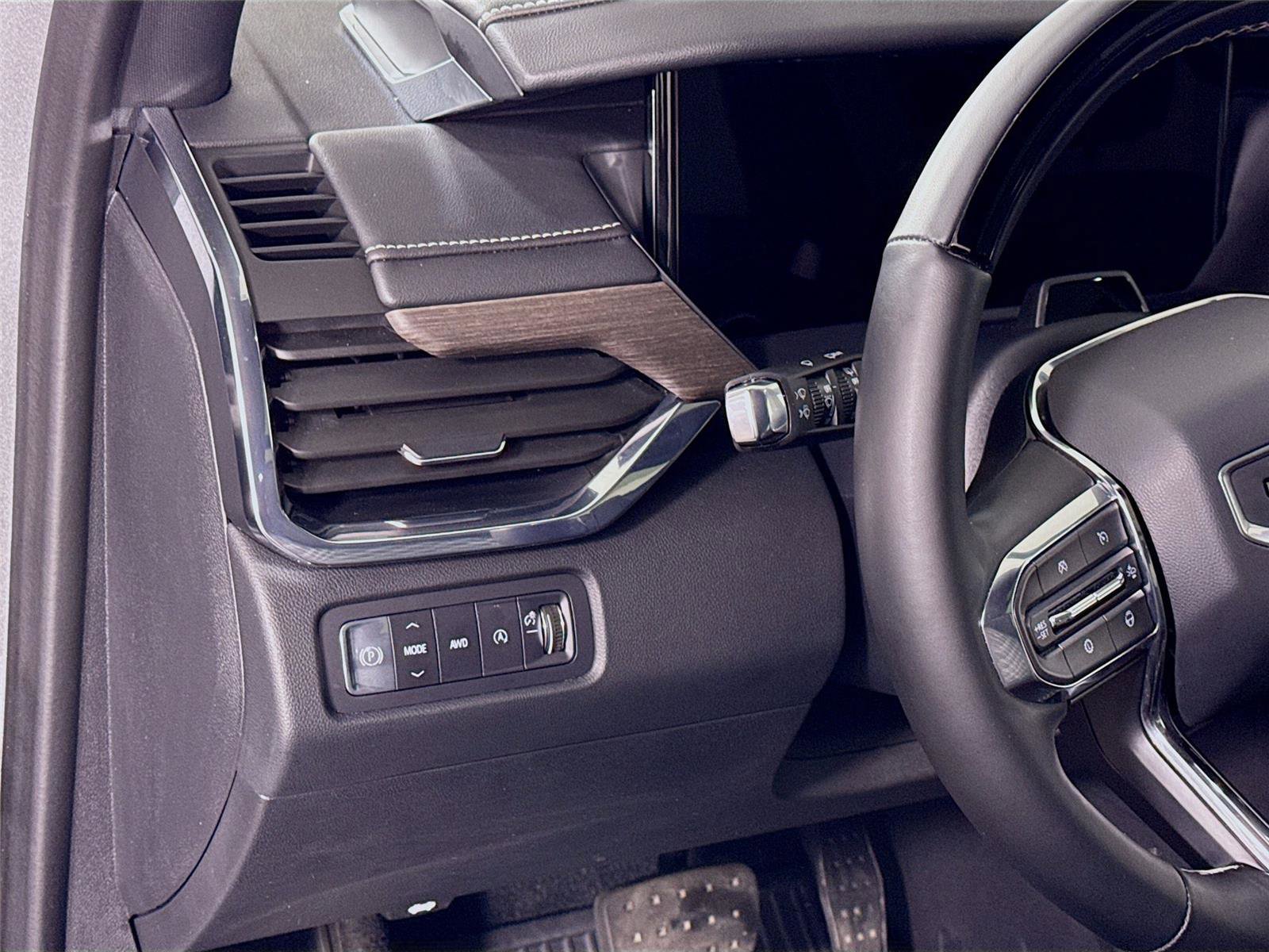 Used 2025 GMC Acadia Denali w/ Super Cruise Package image 4