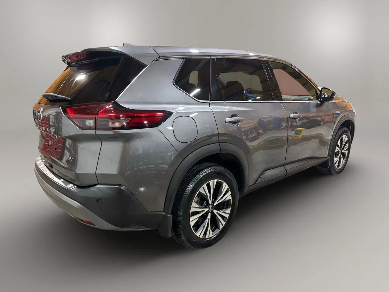 Used 2021 Nissan Rogue SV image 7