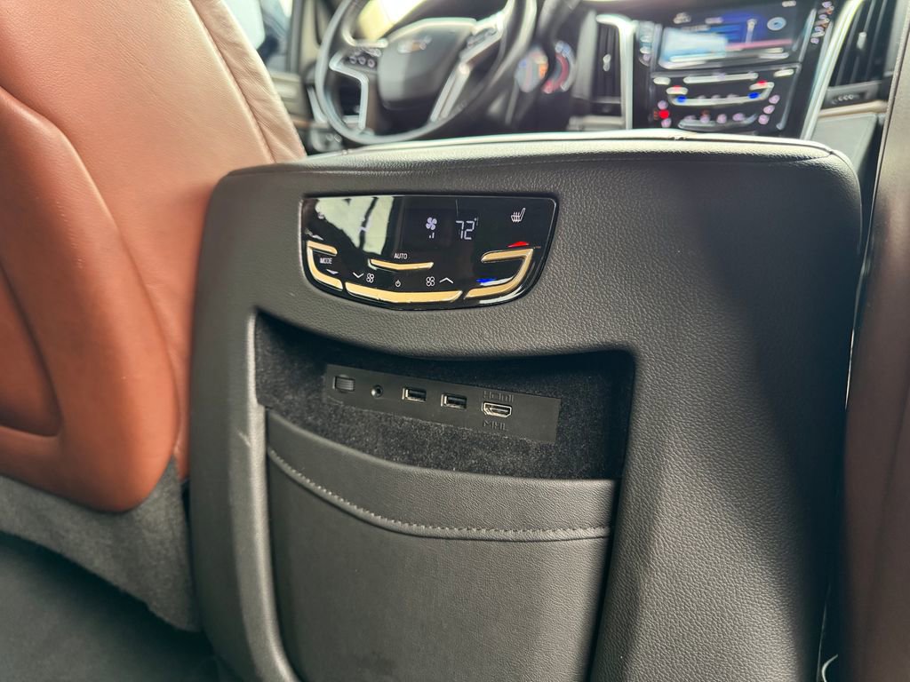 Used 2019 Cadillac Escalade Luxury AWD/4WD image 15