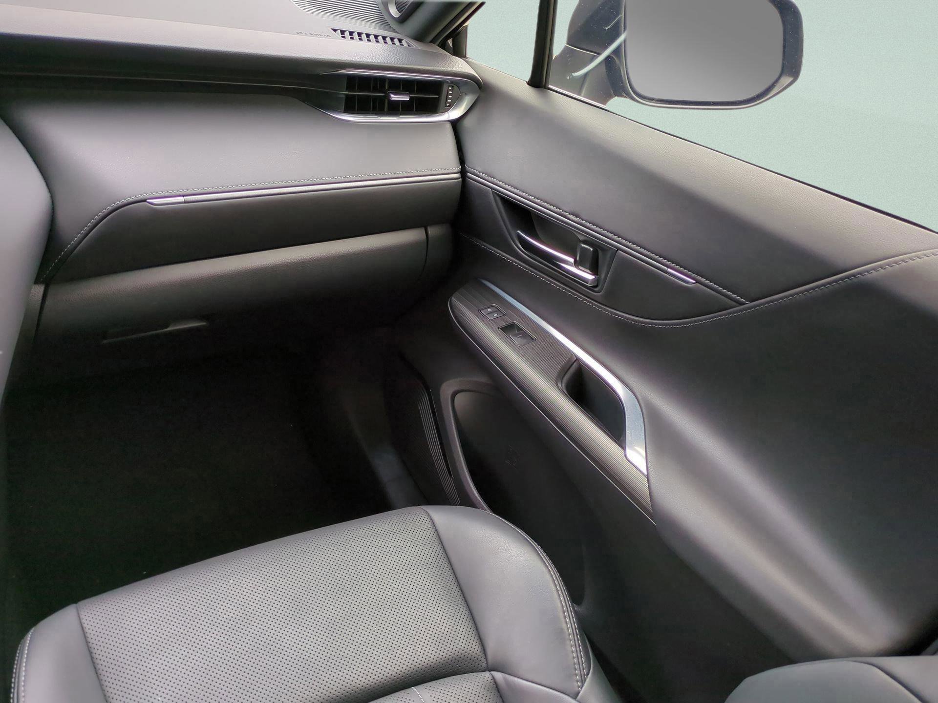 Used 2022 Toyota Venza Limited w/ Advanced Technology Package image 13