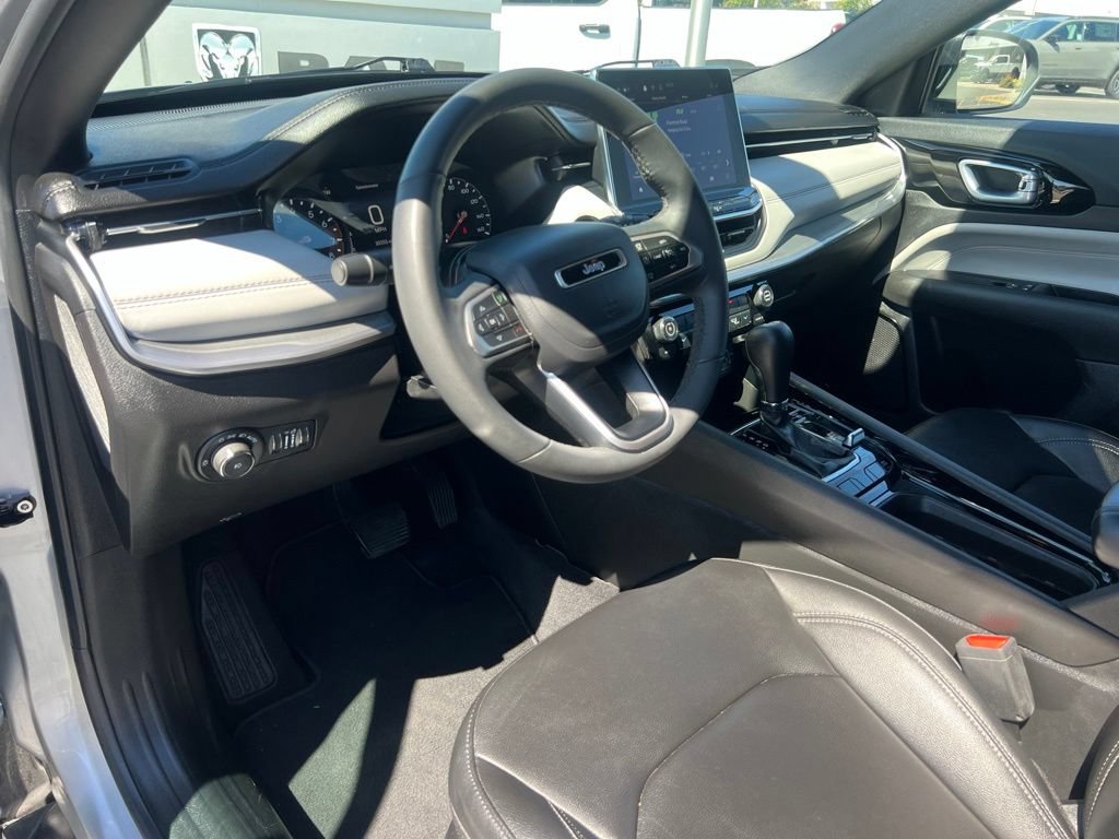 Used 2025 Jeep Compass Limited AWD/4WD image 25