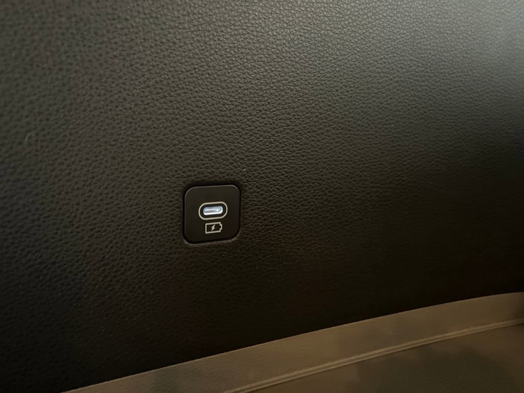 Used 2025 Kia Carnival image 35