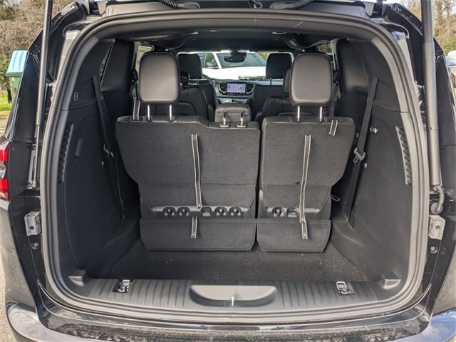 New 2025 Chrysler Pacifica Select image 12