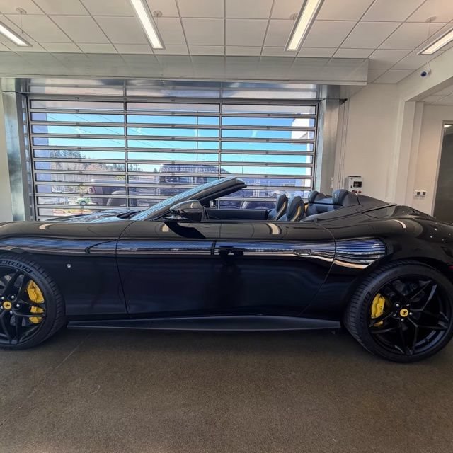 Used 2025 Ferrari Roma Spider RWD image 4