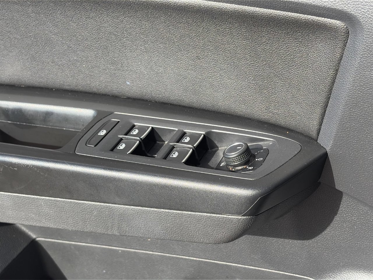Used 2018 Volkswagen Atlas SEL AWD/4WD image 20