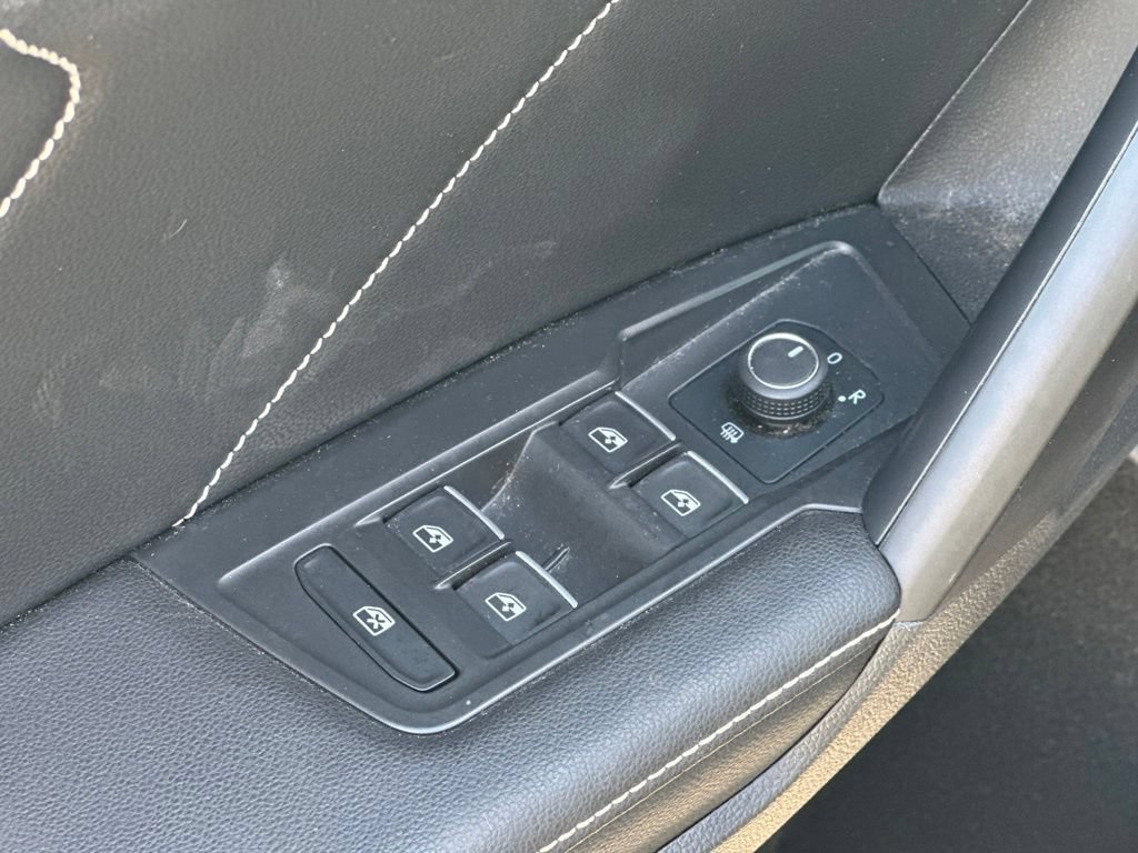 Used 2023 Volkswagen Tiguan SE AWD/4WD image 15
