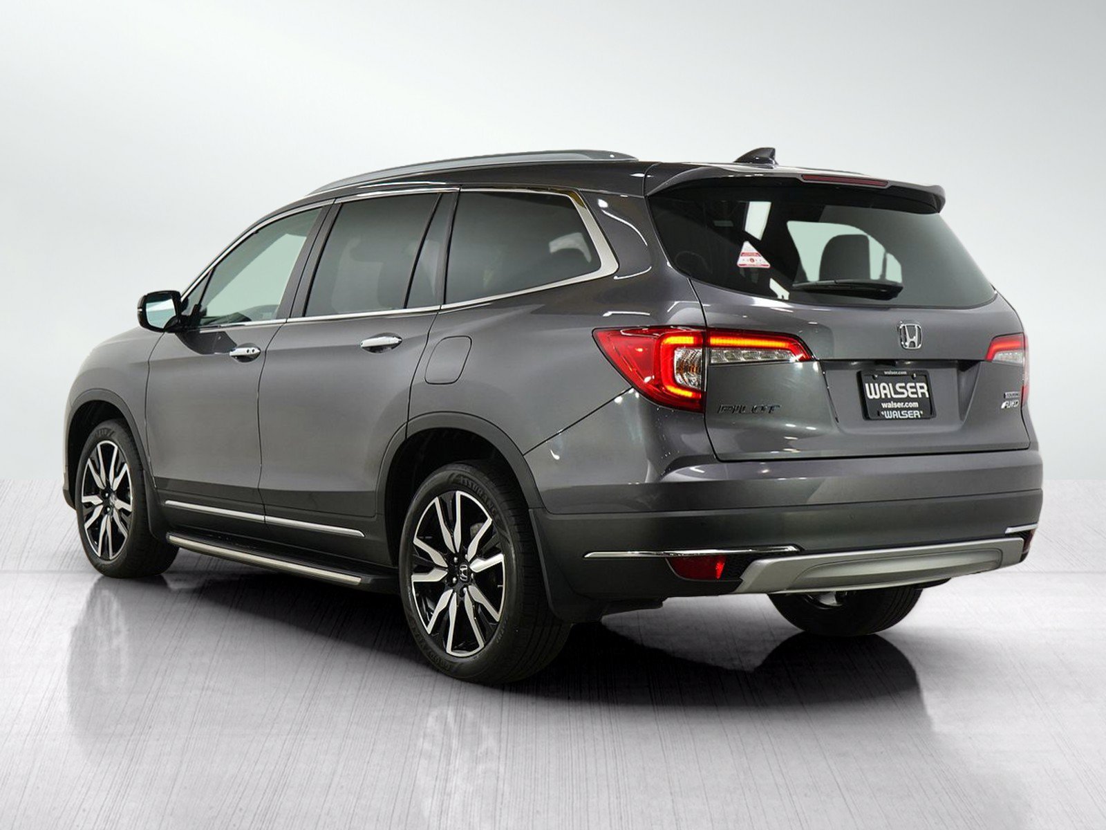 Used 2019 Honda Pilot Touring image 3