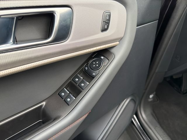 Used 2025 Ford Explorer Active w/ Active Comfort Package AWD/4WD image 11