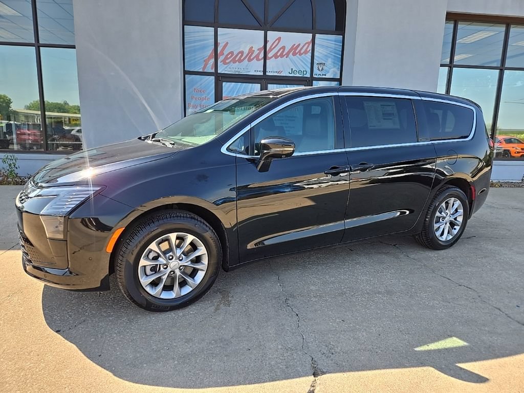 New 2027 Chrysler Pacifica Select w/ Family Tech Group AWD/4WD image 4