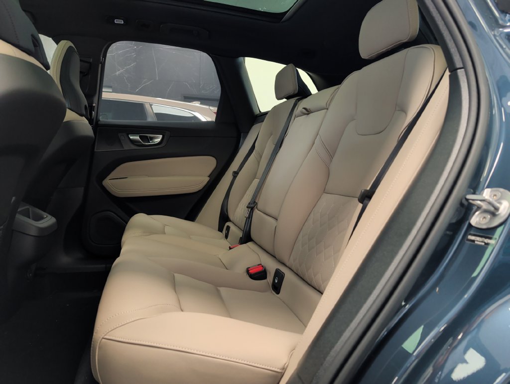 New 2026 Volvo XC60 B5 Plus w/ Protection Package Premier AWD/4WD image 30