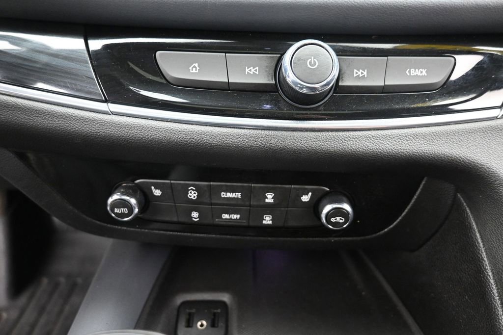 Used 2019 Buick Enclave Essence AWD/4WD image 19