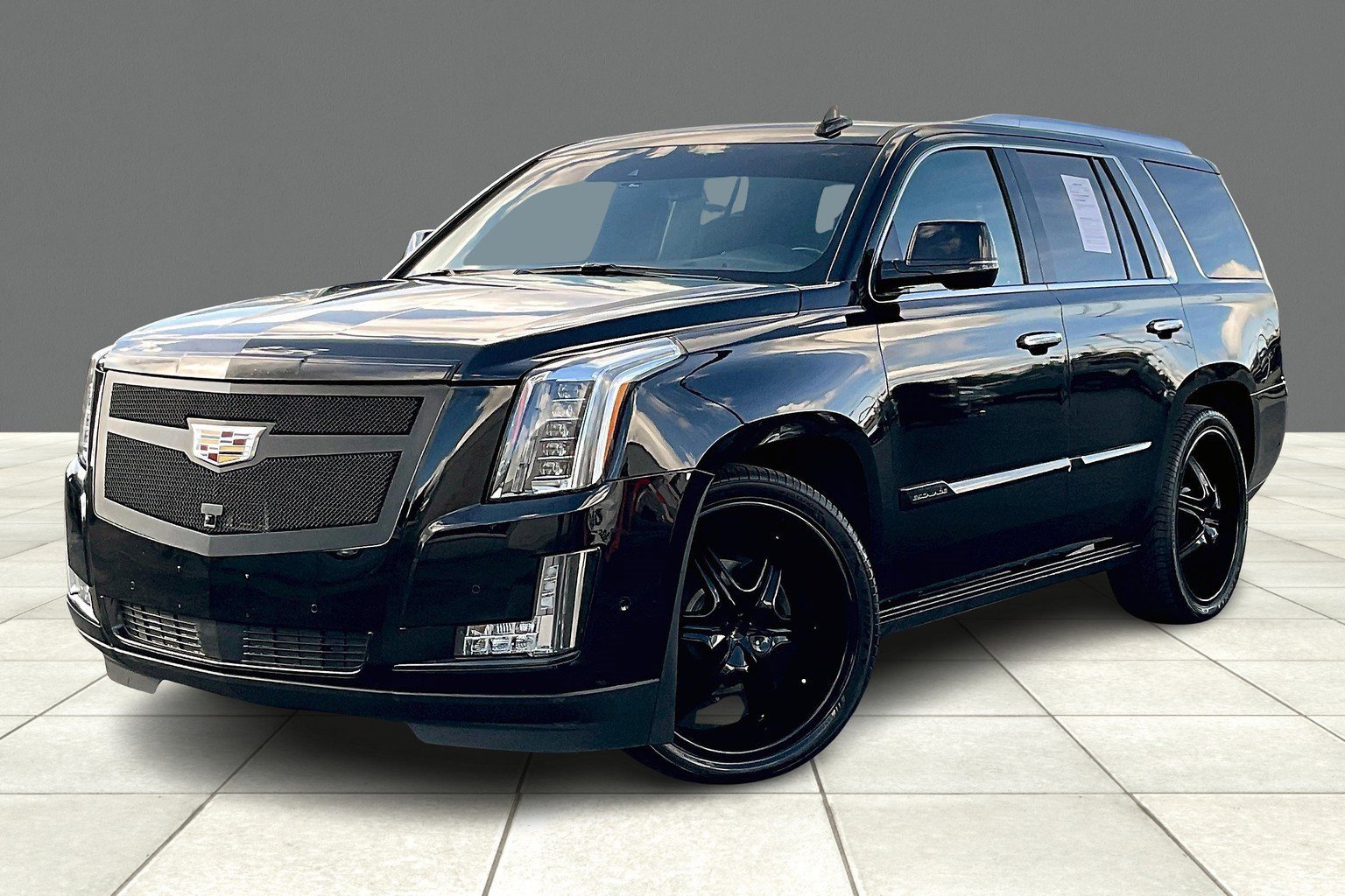 Used 2017 Cadillac Escalade Platinum image 2