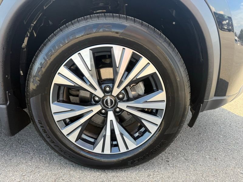 Used 2022 Nissan Rogue SV w/ SV Premium Package image 4