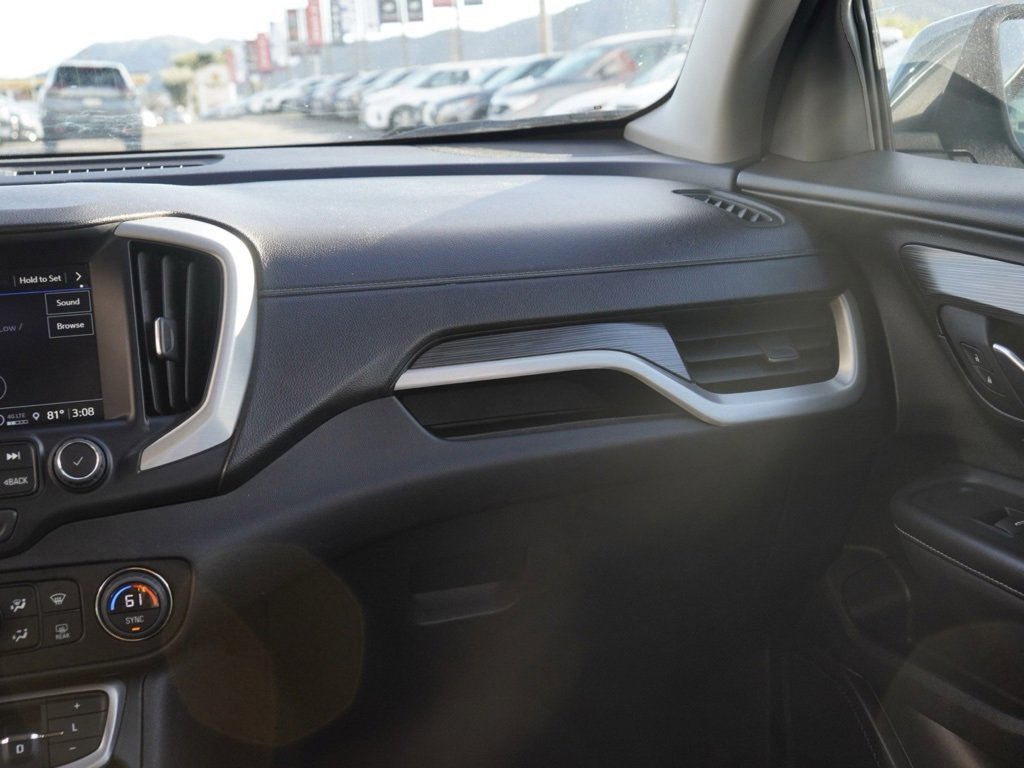 Used 2024 GMC Terrain SLT image 23