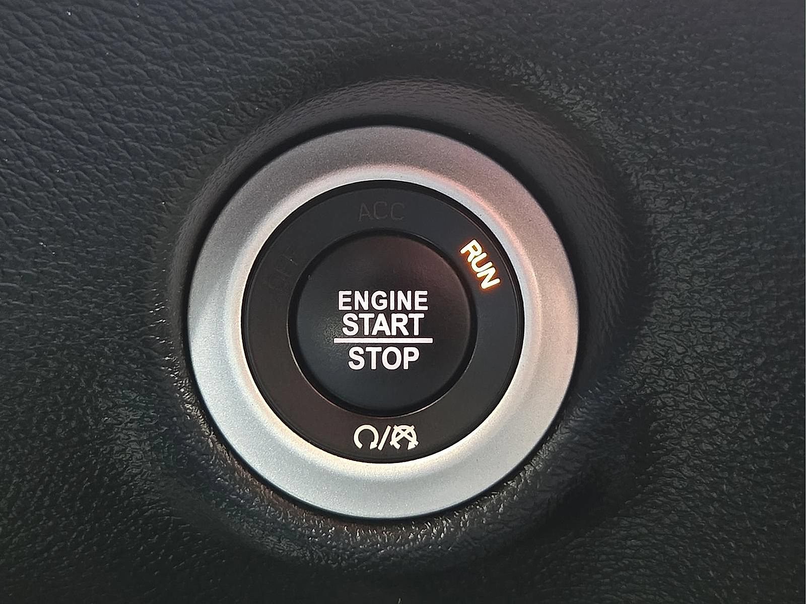 Used 2025 Chrysler Pacifica Select FWD image 19