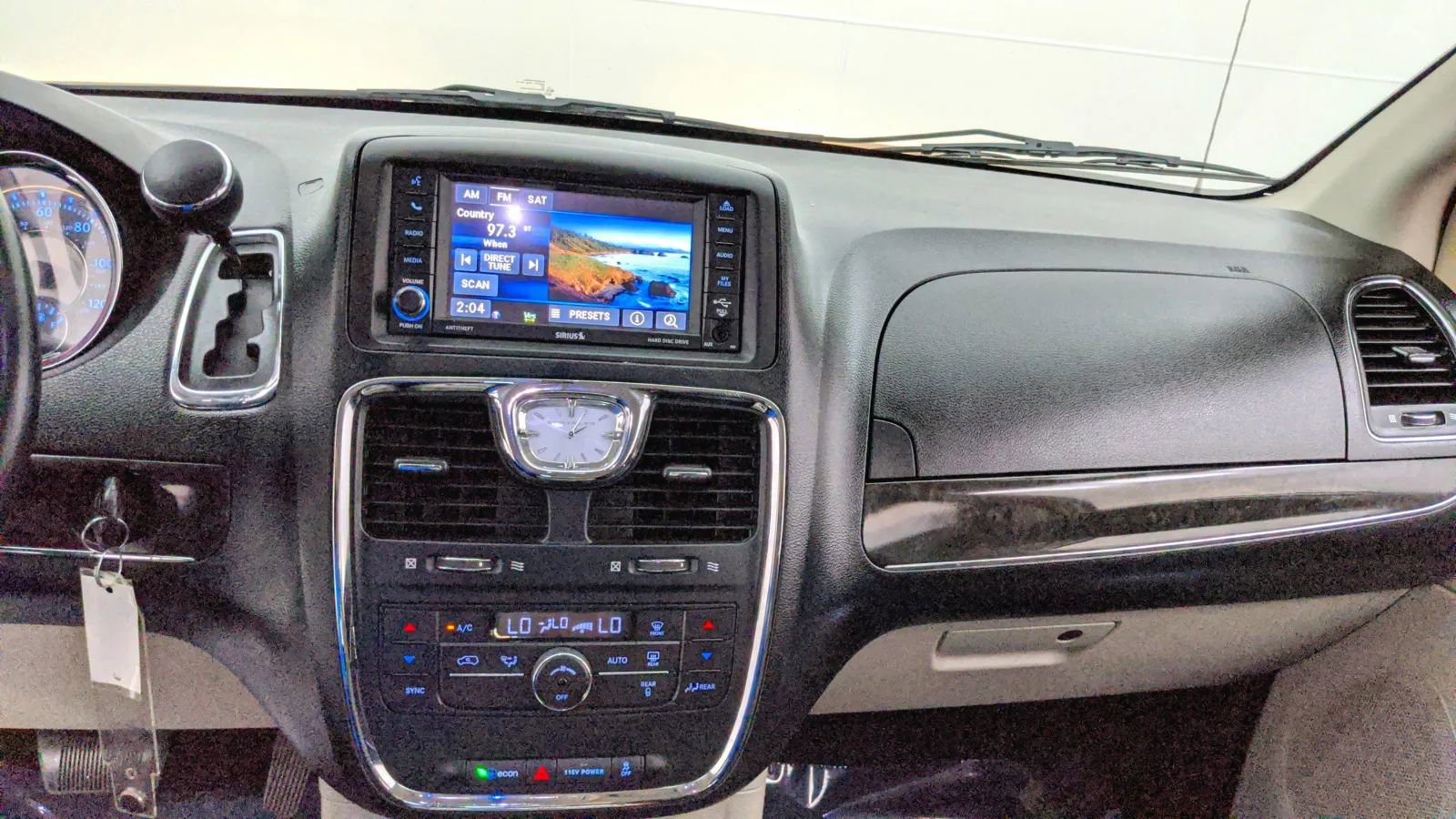 Used 2014 Chrysler Town & Country Touring image 21