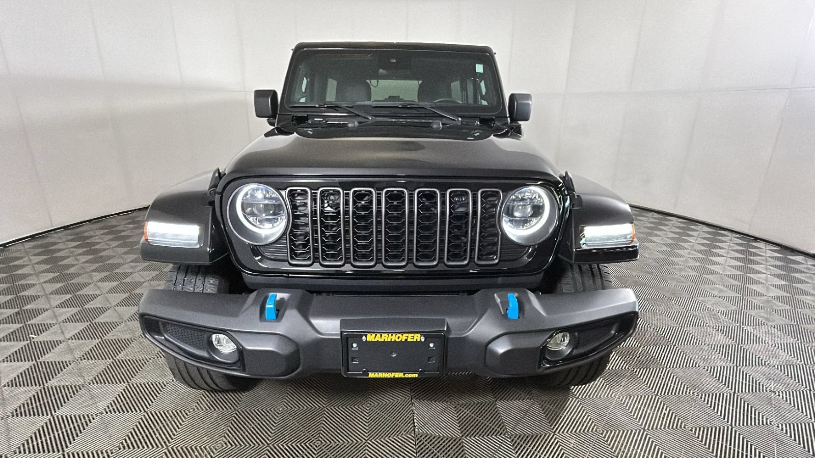 Used 2024 Jeep Wrangler Unlimited w/ Convenience Group AWD/4WD image 9