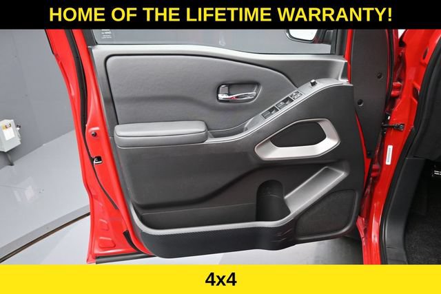 Used 2022 Nissan Frontier SV AWD/4WD image 11