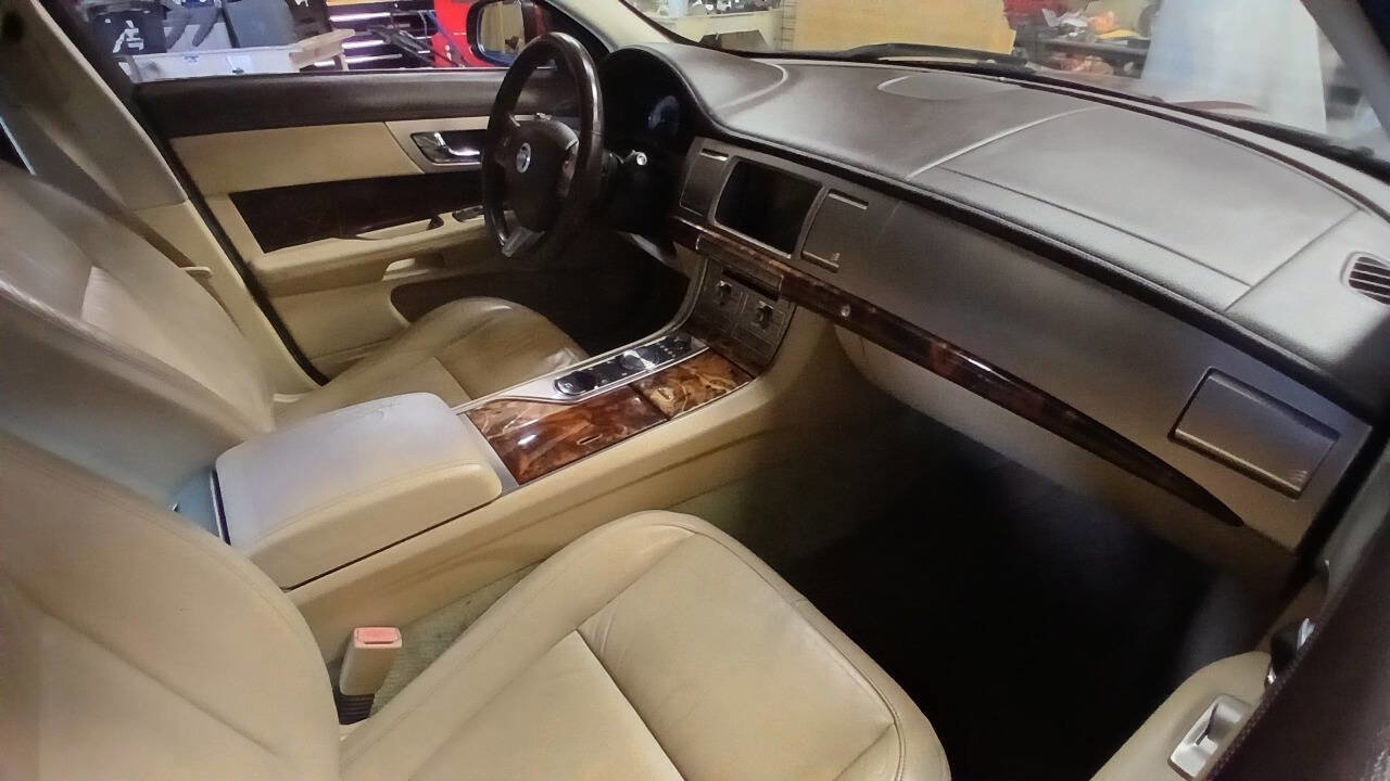 Used 2011 Jaguar XF image 5