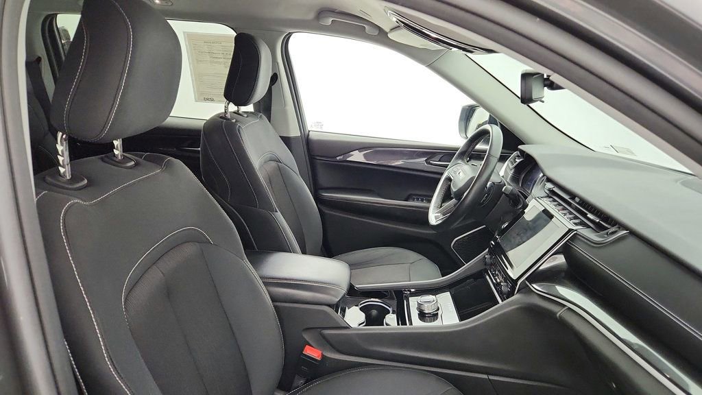 Used 2022 Jeep Grand Cherokee Laredo w/ Luxury Tech Group I image 22