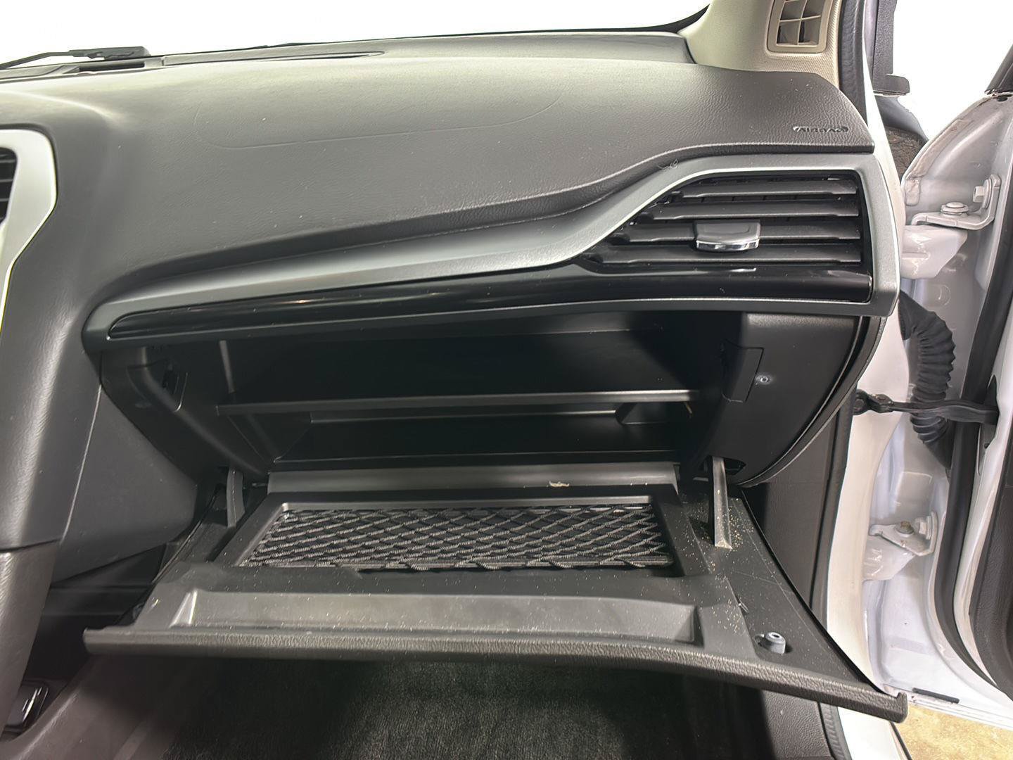 Used 2015 Ford Fusion SE FWD image 26