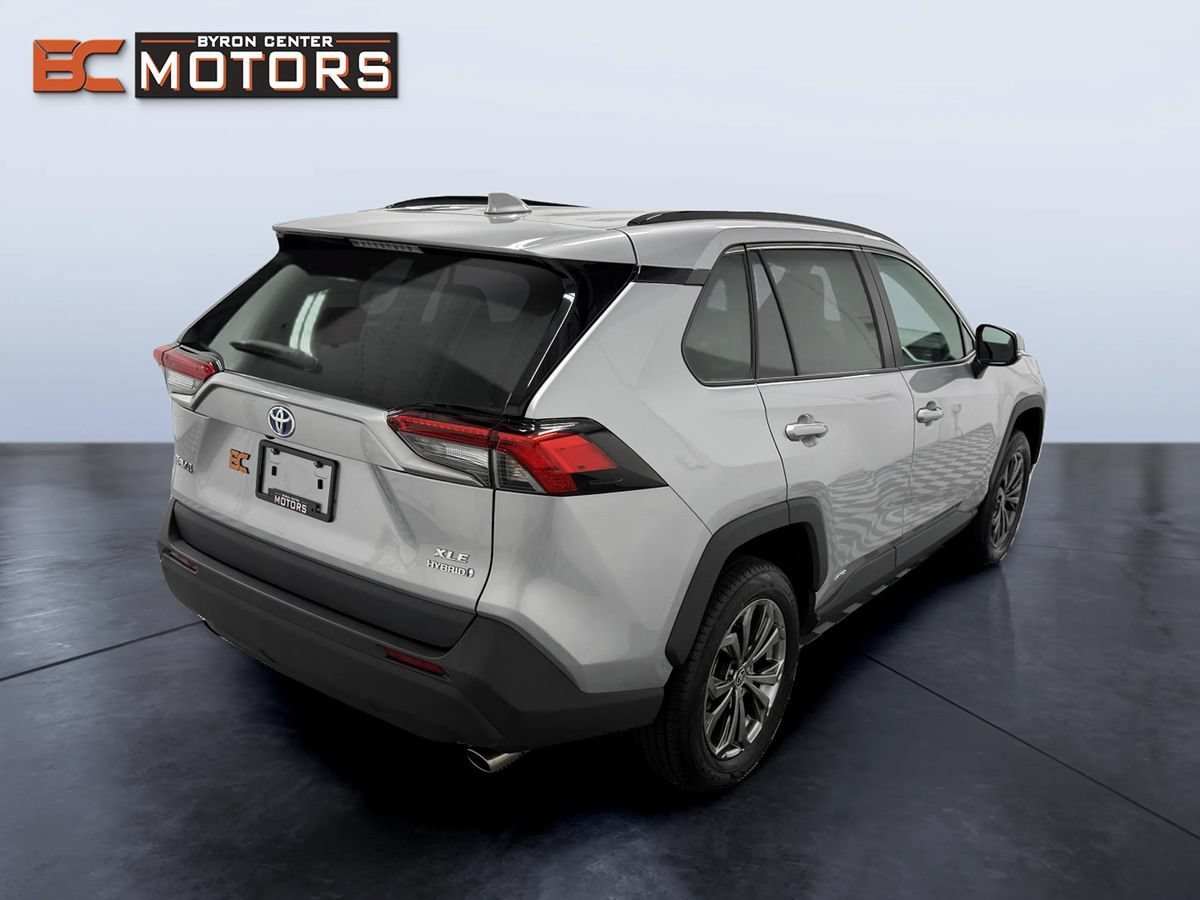 Used 2023 Toyota RAV4 XLE Premium AWD/4WD image 6